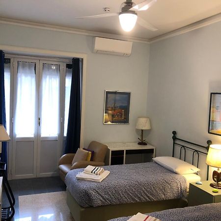 Flat For Tourist Use A Stone'S Throw From Center Apartment Exterior photo
